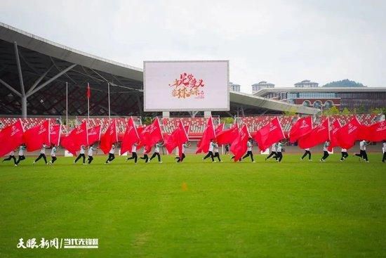 《新乌龙院》原定暑期档与观众见面，可惜由于技术问题撤档而未能如愿，这让一直关心影片的网友觉得可惜：;好遗憾！等了很久，期待尽快上映啊！此番定档国庆，总算是给影迷们一个;交代